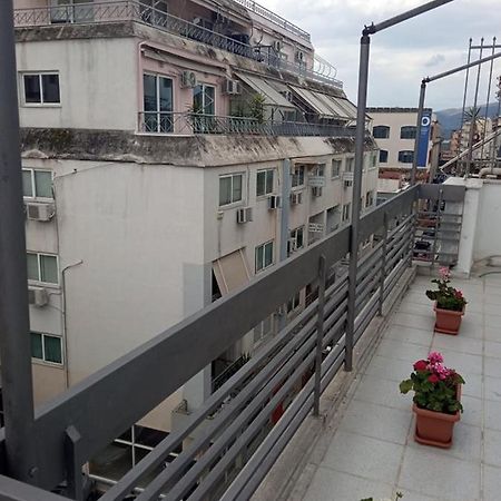 Lemon - Happyhostgr - Downtown Apartment Volos Exterior foto